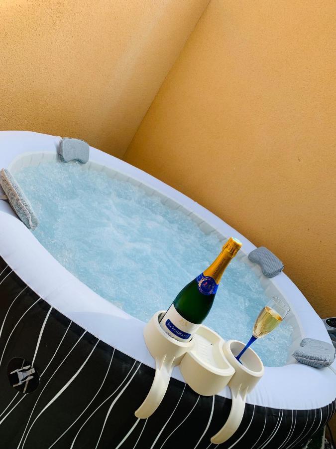 Appartement avec jardin et Spa privatifs Cazouls-lès-Béziers Extérieur photo